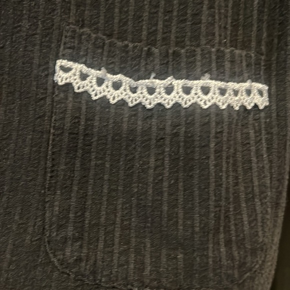 Feminine Black & White Lace-Trimmed Ruffled 2-Piece PJ Set - Picture 4 of 9